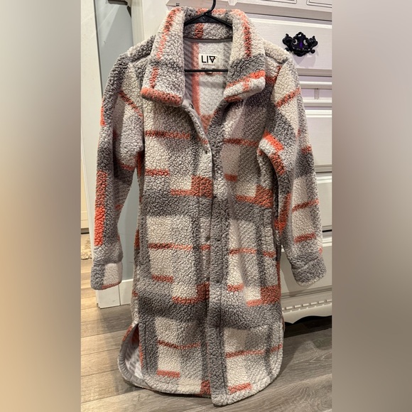 LIV Women's Ainsley Long Sherpa Shacket- Gray, Cream, and Orange - Picture 3 of 7